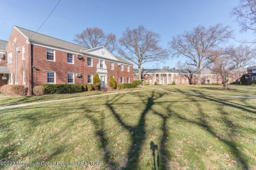 24 Pinckney Rd, Tinton Falls NJ  07701-2123 exterior