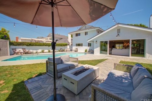 6372 Heil Ave, Huntington Beach CA  92647-4232 exterior
