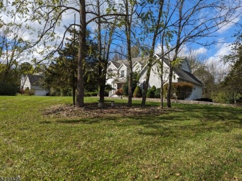 4 Tallyho Ln, Fredon, NJ 07860-6061