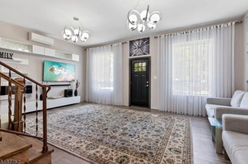 17 Charles St, Montclair, NJ 07042-2405