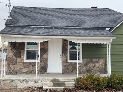 2147 Gardner Ln, Taylorsville, UT 84088-9322