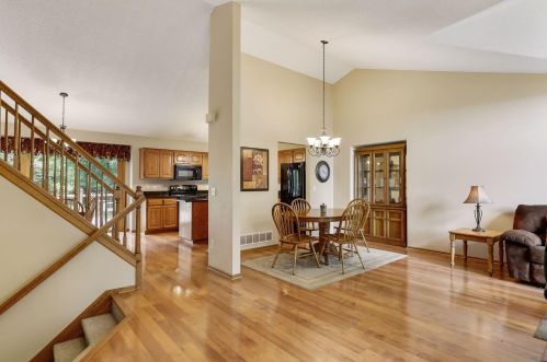 201 Dunbar Way, Saint Paul, MN 55115-2815