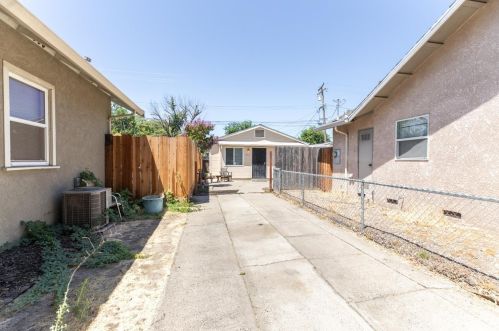 345 Semple St, Modesto, CA 95354-0652