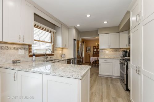 733 Victoria Ct, Lemont, IL 60440-1144