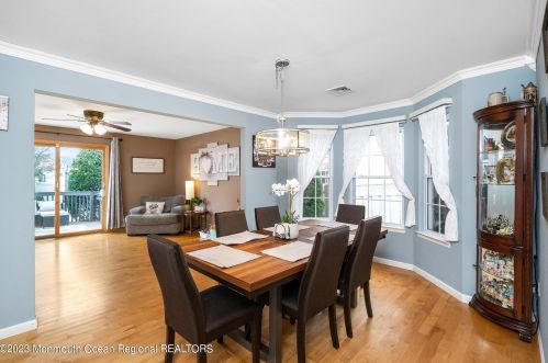 125 Shoreland Ter, Middletown NJ  07748-6212 exterior