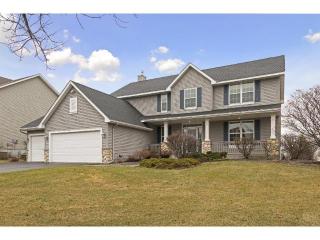 592 Summerfield Dr, Chanhassen, MN 55317-7645