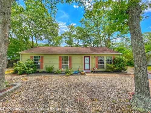 25 Pine Tree Dr, Berkeley Township, NJ 08721-1711