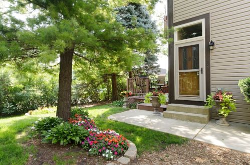 1025 Arbor Ct, Mount Prospect, IL 60056-4475