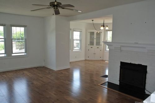 16 Stevens St, Milford, CT 06460-7854