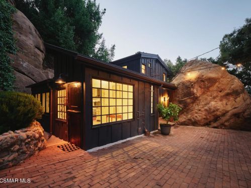 19833 Observation Dr, Topanga, CA 90290-3328