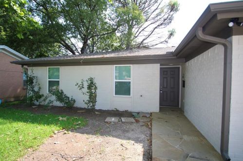 2909 Raton Dr, Fort Worth TX  76116-3905 exterior