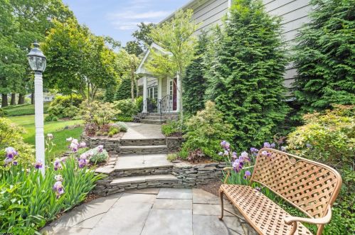 17 Warwick Rd, Chatham Township, NJ 07928-1561