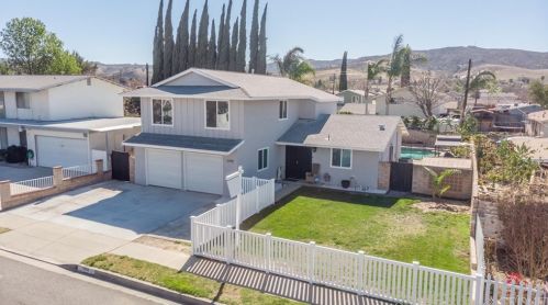 2418 Royal Ave, Simi Valley CA 93065-4759 exterior