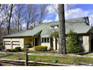 25 Hills Rd, Ivoryton, CT 06442-1021