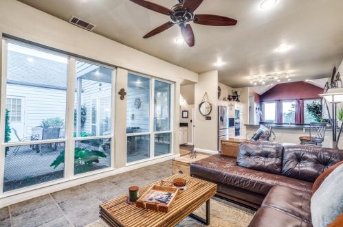 2339 Highland Hts Ln, Carrollton TX 75007-2033 exterior