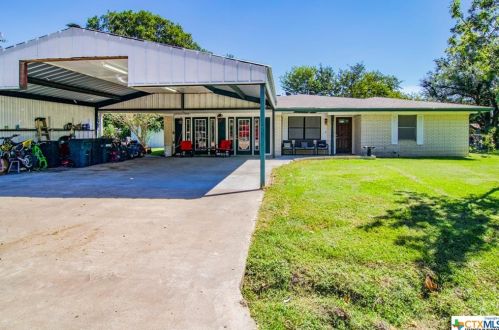 107 2nd St, Academy, TX 76554-2613