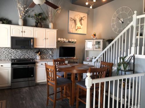 1084 Laura Ct, Hobart IN  46342-6309 exterior