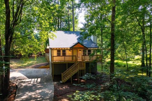 155 Little Brook Dr, Holly Springs, GA 30188-1930
