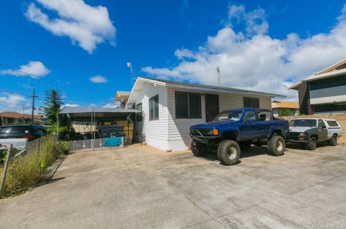 1702 Eluwene St, Honolulu HI  96819-4026 exterior