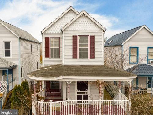 590 Liberty St, Charles Town, WV 25414-1830