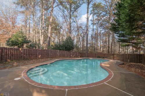 154 Crossing Dr, Stockbridge, GA 30281-5882