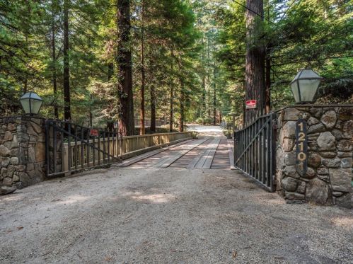 12101 Love Creek Rd, Ben Lomond, CA 95005-9439