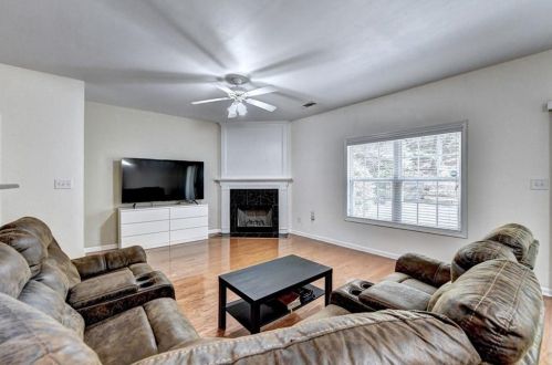 357 Creek Manor Way, Suwanee GA  30024-6565 exterior