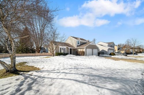 977 Shadowood Ln, Bull Valley, IL 60014-8385