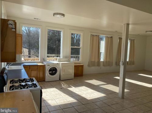 856 Spriggs Rd, Berkeley Springs WV  25411-4086 exterior