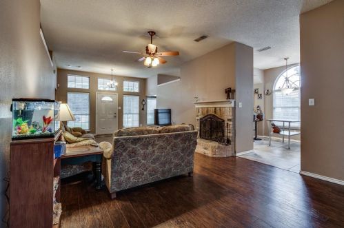 7624 Arbor Ridge Ct, Fort Worth TX  76112-4535 exterior