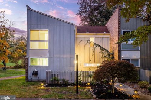 11466 Links Dr, Herndon, VA 20190-4814