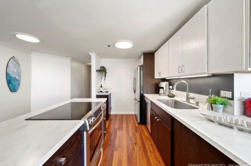 300 Wai Nani Way, Honolulu HI  96815-3961 exterior