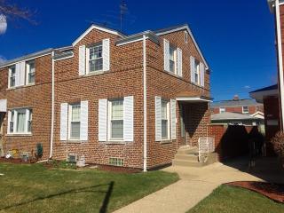 7212 Balmoral Ave, Chicago, IL 60656-1802