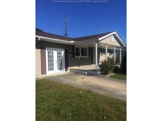 537 Meadow Cir, Hurricane WV  25526-1215 exterior