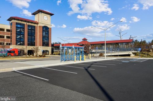10008 Chestnut Wood Ln, Springfield VA  22015-2701 exterior