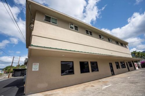 914 Coolidge St, Honolulu, HI 96826-3007