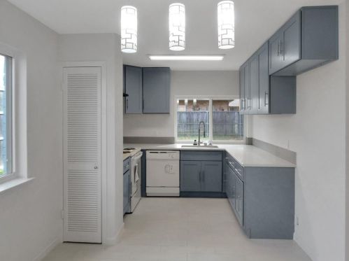 2028 Shenandoah Dr, Carrollton TX 75007-5434 exterior