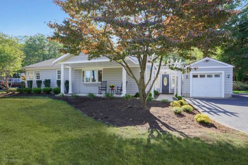 9 Westwood Dr, Lincroft, NJ 07738-1408