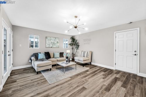 28353 Cubberley Ct, Hayward, CA 94545-4848