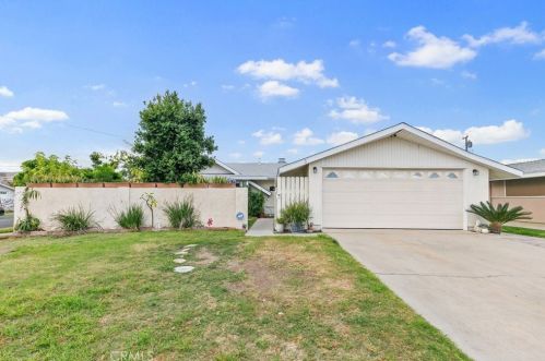 8871 Belmont St, Cypress, CA 90630-2111