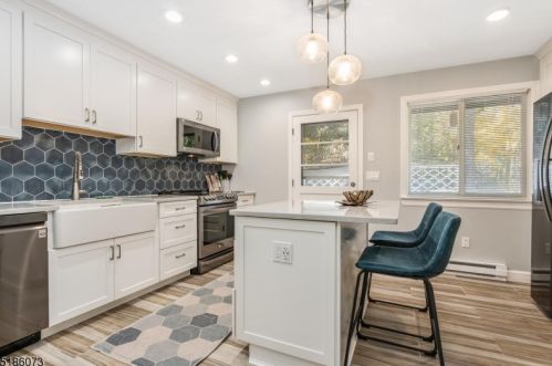 9 Winding Way, Andover, NJ 07821-4038
