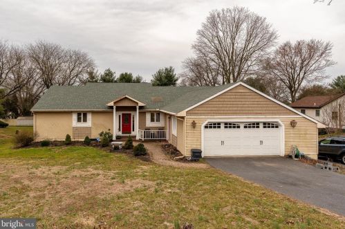 264 Old Delp Rd, Lancaster, PA 17601-3263
