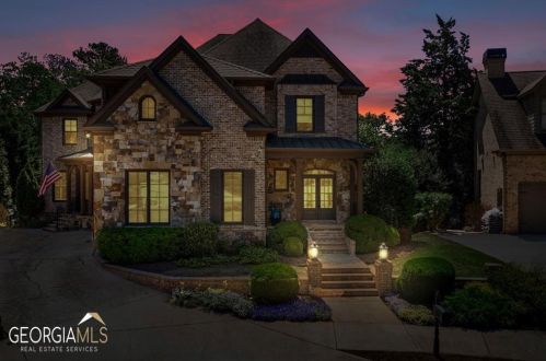 555 Glenmanor Ct, Atlanta GA  30328-4270 exterior