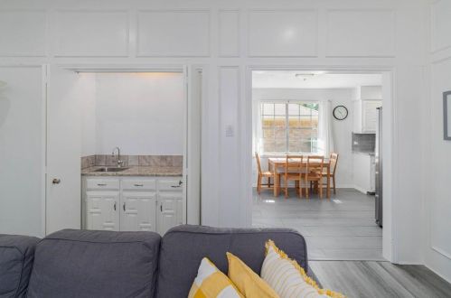 1917 Middle Gln Dr, Carrollton TX 75007-2418 exterior