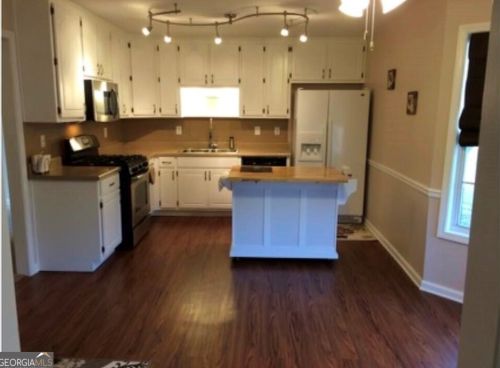 663 Clark Dr, Ellenwood, GA 30294-2657