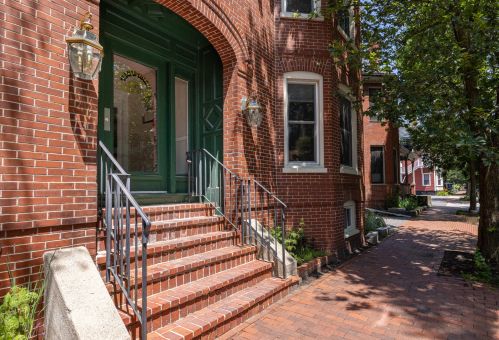 65 Sherman St, Portland, ME 04101-2279