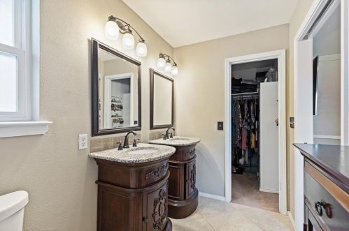 1801 Kensington Dr, Carrollton TX 75007-2463 exterior