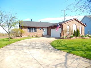 1310 Janet St, Sycamore, IL 60178-1053