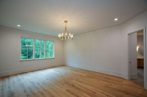 921 Heards Ferry Rd, Atlanta GA  30328-4727 exterior