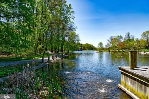 7247 Riding Hood Cir, Columbia MD 21045-5237 exterior